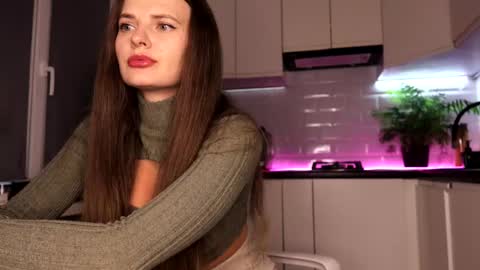 Snapshot of sweettpussysex chatting on February 26, 9:48 pm Mari ista  mari etta18 online show from February 26, 9:48 pm