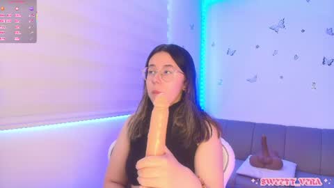 Snapshot of sweettvera_ chatting on June 12, 2:27 pm Veronica Independent Model online show from June 12, 2:27 pm