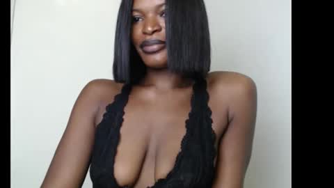 Snapshot of sweetxxboobsx chatting on October 10, 10:25 am sweetxxboobsx online show from October 10, 10:25 am