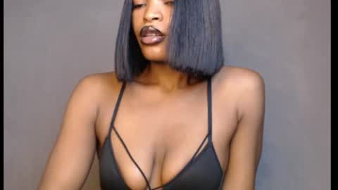 Snapshot of sweetxxboobsx chatting on June 23, 8:12 am sweetxxboobsx online show from June 23, 8:12 am