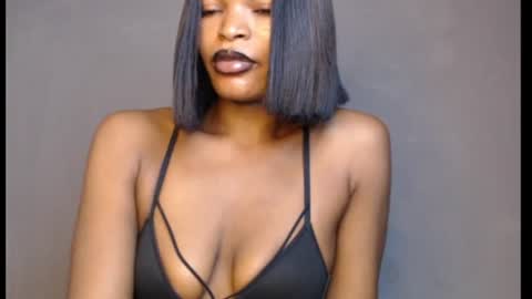 Snapshot of sweetxxboobsx chatting on June 24, 8:35 am sweetxxboobsx online show from June 24, 8:35 am