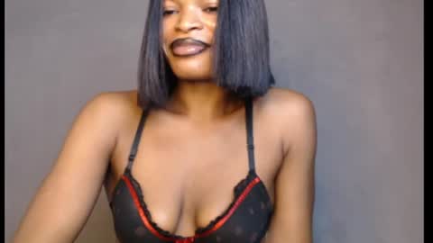 Snapshot of sweetxxboobsx chatting on June 25, 9:03 am sweetxxboobsx online show from June 25, 9:03 am