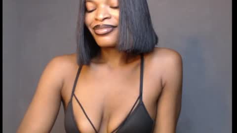 Snapshot of sweetxxboobsx chatting on July 15, 8:19 am sweetxxboobsx online show from July 15, 8:19 am