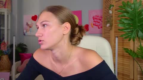Snapshot of sweety_emilya chatting on July 13, 10:51 am Emily online show from July 13, 10:51 am