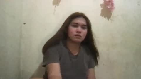 Snapshot of sweety_heart18 chatting on May 12, 6:43 am sweety_heart18 online show from May 12, 6:43 am