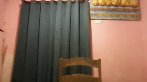 Snapshot of sweety_heart18 chatting on May 27, 1:19 pm sweety_heart18 online show from May 27, 1:19 pm