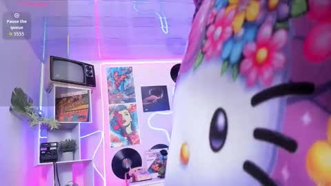 Snapshot of sweety_smilee chatting on February 7, 7:39 pm Emma online show from February 7, 7:39 pm