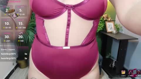 Snapshot of sweety_smilee chatting on March 19, 1:59 pm Emma online show from March 19, 1:59 pm