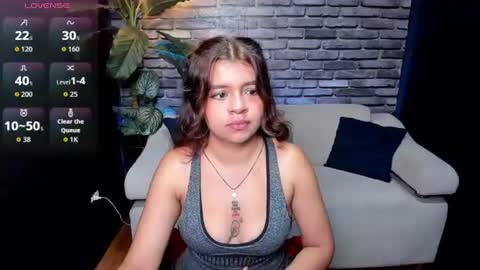 Snapshot of sweety_smilee chatting on June 25, 12:31 pm Emma online show from June 25, 12:31 pm