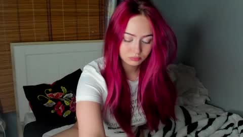 Snapshot of sweetyangiee chatting on May 6, 8:25 pm sweetyangiee online show from May 6, 8:25 pm