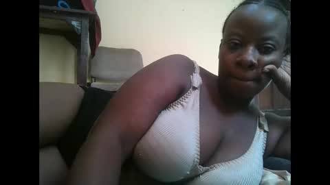 Snapshot of sweetyass25 chatting on June 8, 5:52 am sweetyass25 online show from June 8, 5:52 am