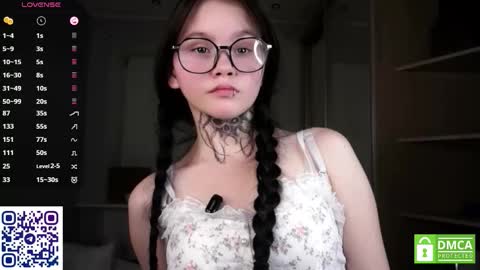 Snapshot of sweetyoops chatting on November 9, 7:01 pm Astrid online show from November 9, 7:01 pm