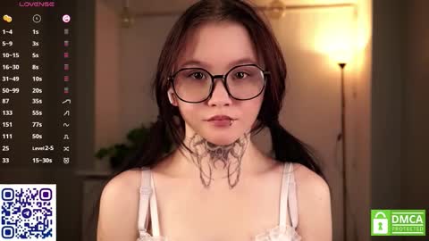 Snapshot of sweetyoops chatting on November 14, 6:28 pm Astrid online show from November 14, 6:28 pm