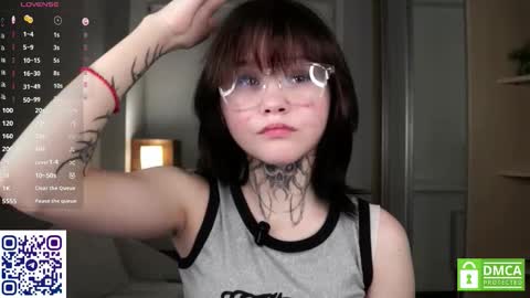 Snapshot of sweetyoops chatting on December 5, 6:15 pm Astrid online show from December 5, 6:15 pm