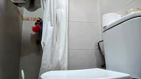 Snapshot of sweetywhity2 chatting on April 24, 5:15 pm Silvia online show from April 24, 5:15 pm