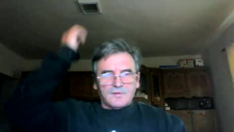 Snapshot of swergiu333 chatting on April 27, 5:16 am Raymond online show from April 27, 5:16 am
