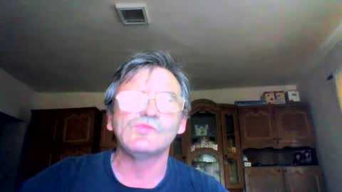 Snapshot of swergiu333 chatting on April 28, 6:18 am Raymond online show from April 28, 6:18 am