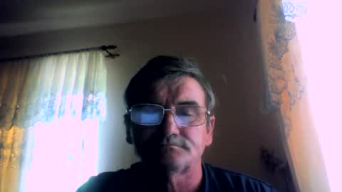 Snapshot of swergiu333 chatting on May 10, 9:25 am Raymond online show from May 10, 9:25 am
