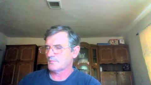 Snapshot of swergiu333 chatting on May 19, 7:26 am Raymond online show from May 19, 7:26 am