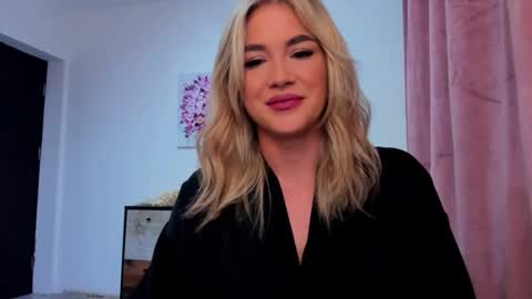 Snapshot of swetkatie chatting on May 9, 3:56 am Ecaterina online show from May 9, 3:56 am