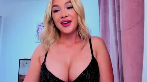 Snapshot of swetkatie chatting on June 3, 12:02 am Ecaterina online show from June 3, 12:02 am