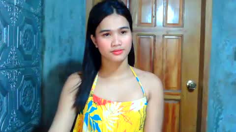 Snapshot of swettie_rhea chatting on June 23, 6:17 pm Rhea online show from June 23, 6:17 pm