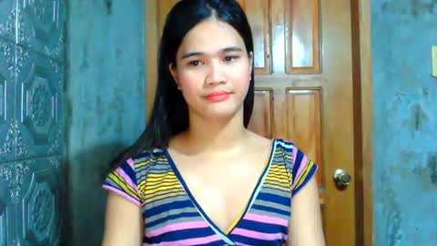 Snapshot of swettie_rhea chatting on June 24, 6:34 am Rhea online show from June 24, 6:34 am