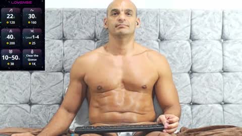 Snapshot of swimmer_summer chatting on January 28, 2:21 am ------- Hi Im Willy follow me do not forget to put the thumb up online show from January 28, 2:21 am