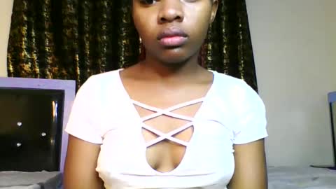 Snapshot of swit_candy chatting on April 29, 12:27 am Candy online show from April 29, 12:27 am