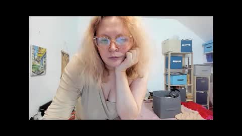 switchlorenx online show from December 4, 11:35 pm