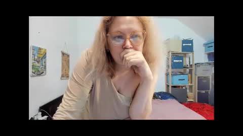 switchlorenx online show from December 7, 2:42 am