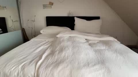 Luca and Kira online show from October 8, 11:30 am