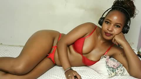 Snapshot of swt_bby chatting on May 16, 8:00 am swt_bby online show from May 16, 8:00 am