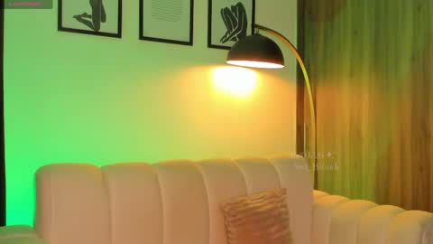 Snapshot of swt_blonde chatting on April 27, 12:52 am Ambar online show from April 27, 12:52 am