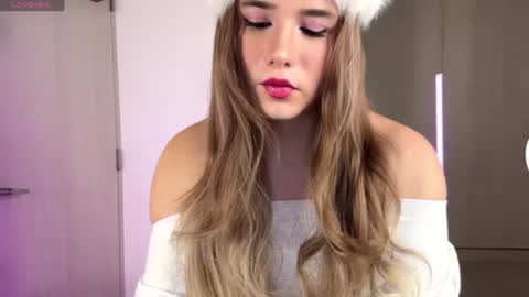 Snapshot of swtgoldenangel_ chatting on June 28, 5:35 am swtgoldenangel_ online show from June 28, 5:35 am