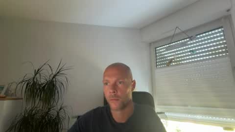 Snapshot of sx1904 chatting on July 25, 10:35 am sx1904 online show from July 25, 10:35 am