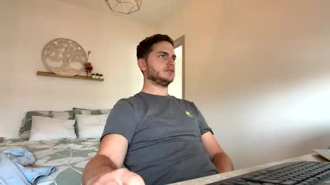 syl092 online show from March 12, 12:44 pm