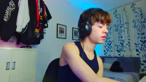 Snapshot of t0n3r chatting on September 10, 2:22 am TONER online show from September 10, 2:22 am