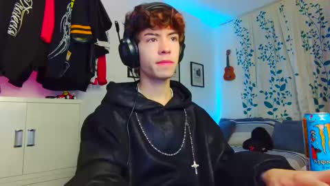 Snapshot of t0n3r chatting on September 14, 12:32 am TONER online show from September 14, 12:32 am