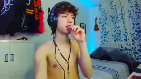 Snapshot of t0n3r chatting on September 16, 2:34 am TONER online show from September 16, 2:34 am