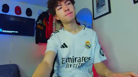 Snapshot of t0n3r chatting on September 26, 2:37 am TONER online show from September 26, 2:37 am