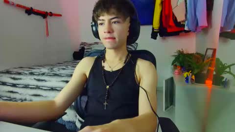 Snapshot of t0n3r chatting on October 18, 1:30 am TONER online show from October 18, 1:30 am