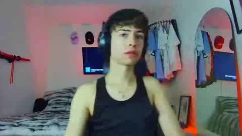 Snapshot of t0n3r chatting on October 19, 3:07 am TONER online show from October 19, 3:07 am