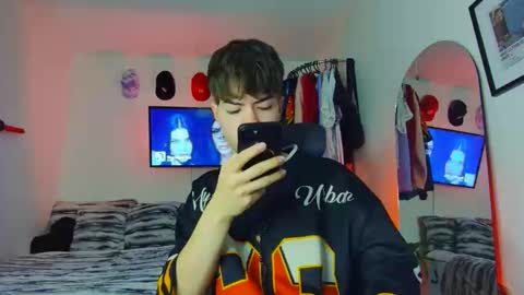 Snapshot of t0n3r chatting on October 28, 12:25 am TONER online show from October 28, 12:25 am