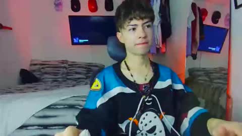 Snapshot of t0n3r chatting on October 29, 2:14 am TONER online show from October 29, 2:14 am