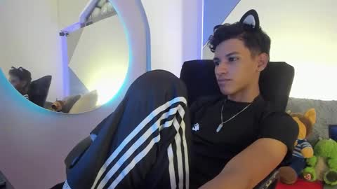 Tashi00 online show from February 23, 9:34 pm