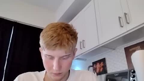 collegetwinkboi online show from February 26, 9:14 pm