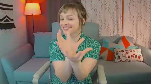 Mia online show from April 22, 4:41 pm