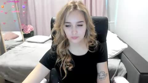 Snapshot of taisia_hot chatting on February 25, 9:08 am Taisia online show from February 25, 9:08 am