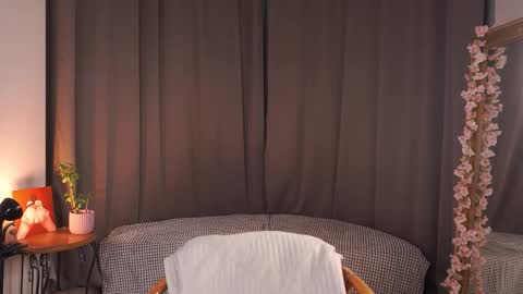 im Lally online show from November 14, 3:05 am